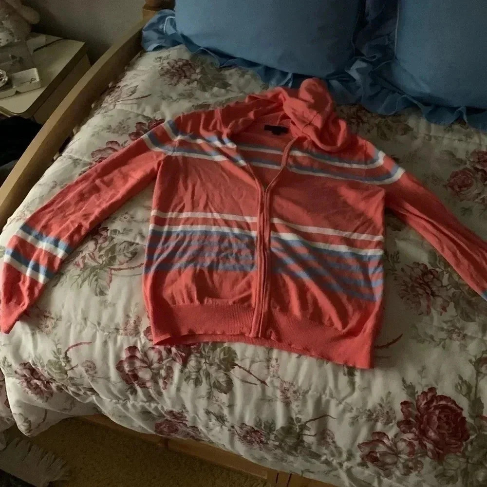 Sweater Women’s Long Sleeves Size Medium with Zipper